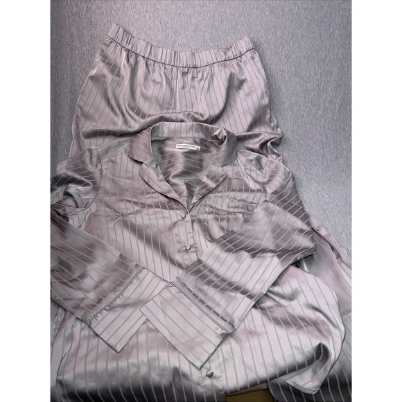 Abercrombie & Fitch Other - Abercrombie & Fitch Satin Pajama Set Women's Small Gray Striped Sleepwear Lounge